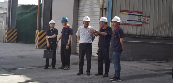 集團公司黨委委員、股份公司黨委書記、總經(jīng)理蔣培進到建材公司調(diào)...